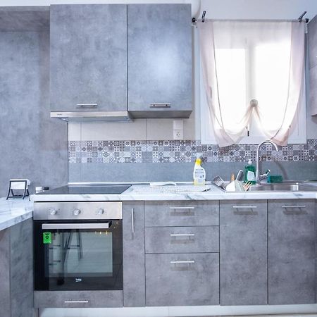 Bright Apartment In Piraeus Buitenkant foto